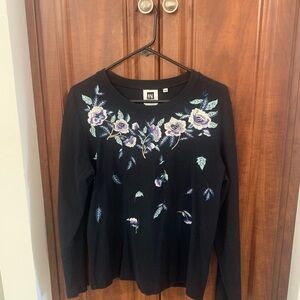 TOGETHER BLACK LONG SLEEVE PULLOVER PRETTY TOP WITH FLOWERS ON FRONT SIZE M